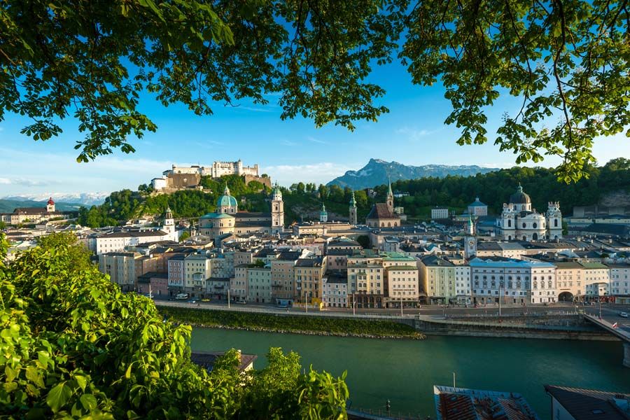 Busfahrt in die Stadt Salzburg